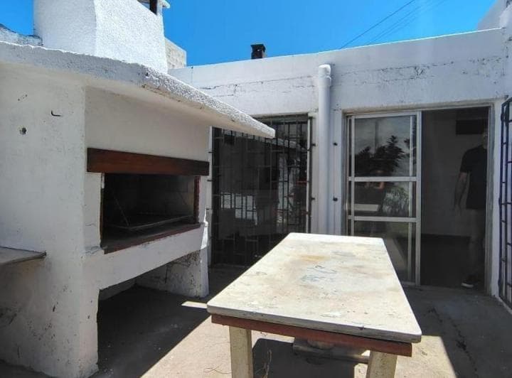 Casa en Venta - 2 Dorm. 1 Baño - 220 m&sup2; - Río Cuarto - 5