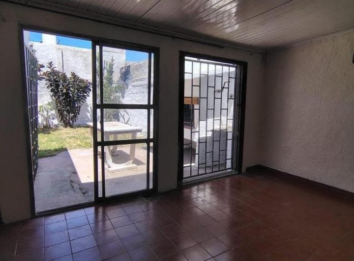Casa en Venta - 2 Dorm. 1 Baño - 220 m&sup2; - Río Cuarto - 4
