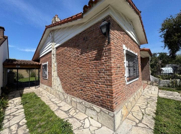 Chalet en Venta - Longchamps - Impecable - 3 Dorm. con Jardin y Cochera Varios Autos. - 3