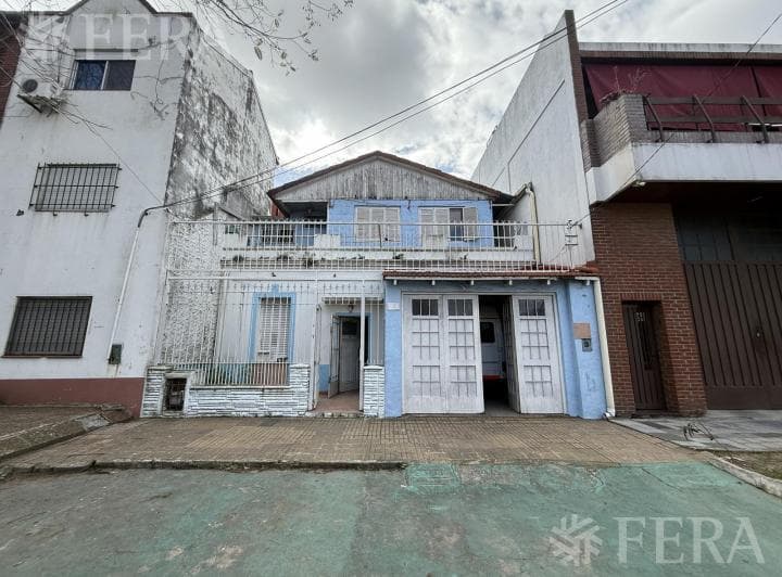 Venta Casa 6 Ambientes con Cochera en Villa Dominico - 2