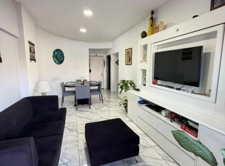 Excelente Departamento 2 Ambientes con Balcón Sobre Av de Mayo - 2