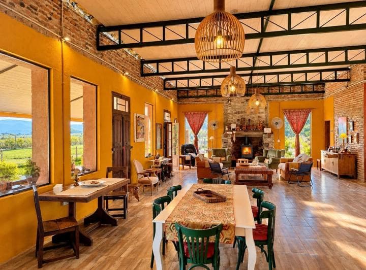 Casa en Venta 3 Dorm. en Las Corzuelas Estilo Colonial con Pileta - 2