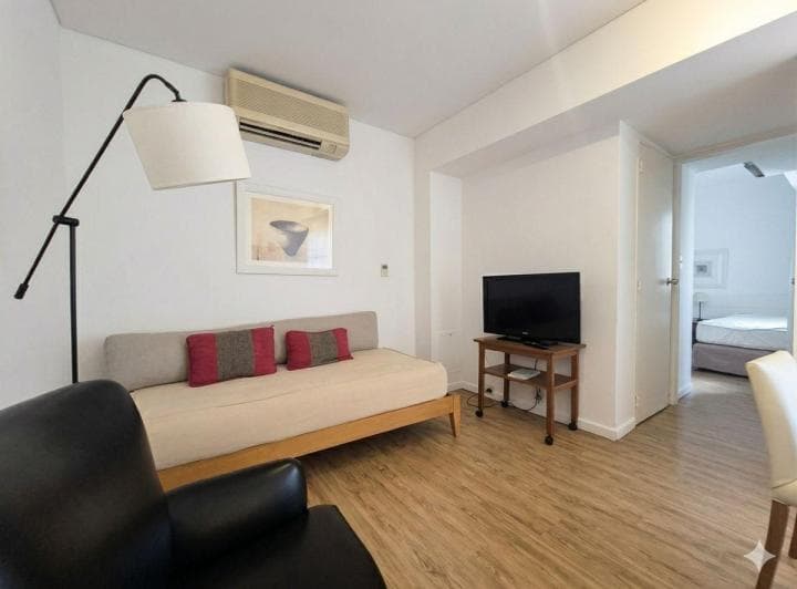 Venta - Departamento - 2 Ambientes - 30,64 m² - Sol - Impecable - Vigilancia - 2