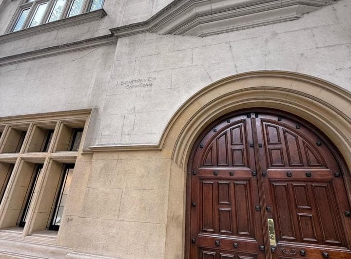 Edificio Tudor - Imponente Piso de 322 m² - 6 Ambientes - Cochera y Baulera - 2