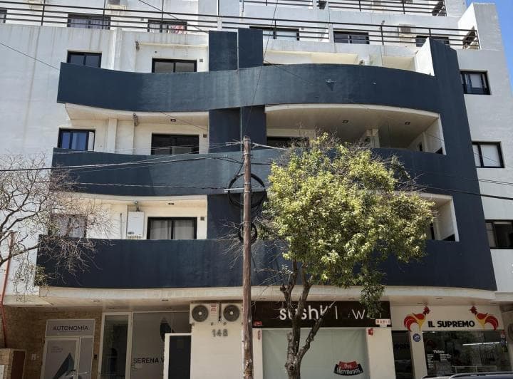 Departamento de Lujo con Cochera Doble de 2 Dorm. en General Paz - 2