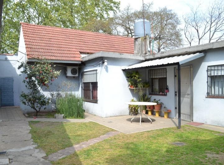 Casa en Venta Lomas de Zamora con Jardin y Galpon - 3