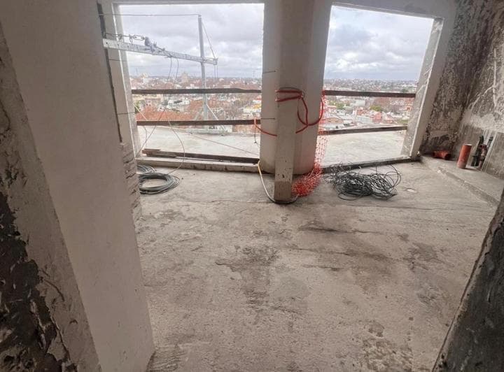 En Venta Departamento de 2 Dorm. Abasto - 4