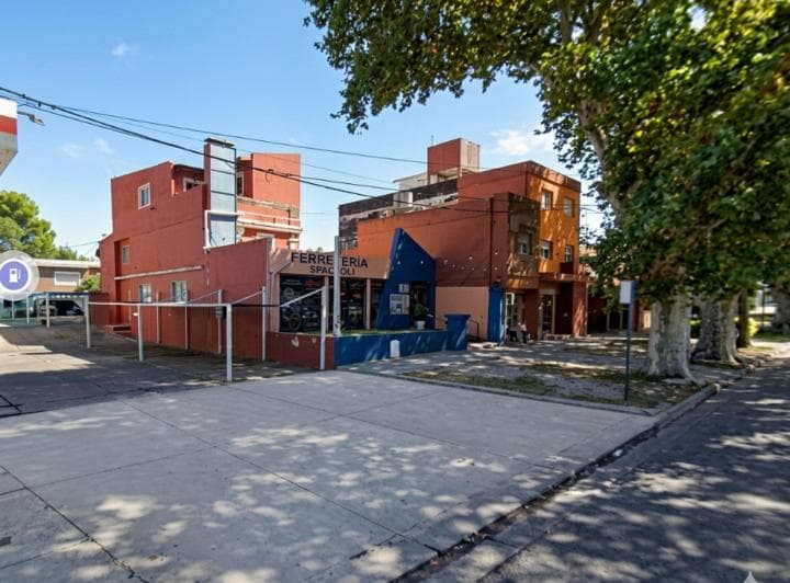 Terreno en Venta con Local Comercial Alberdi - 4