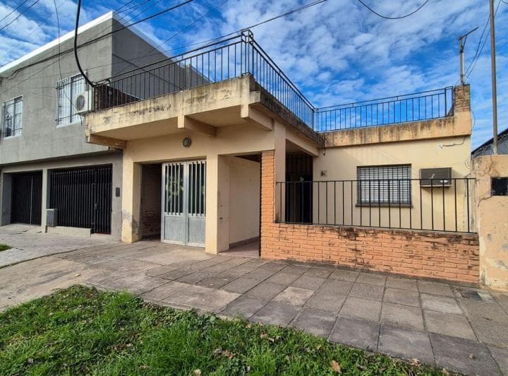 Venta Casa 2 Dorm Cochera Patio en Guadalupe Oeste - 2