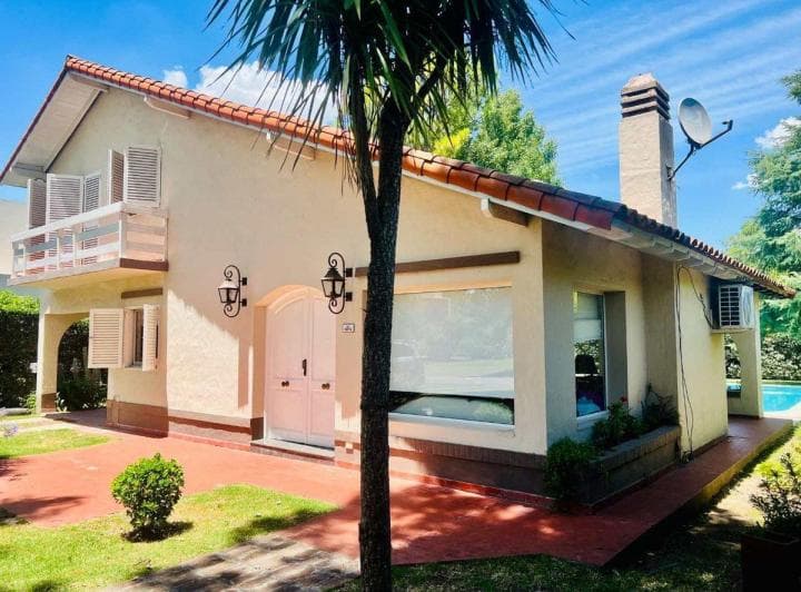 Venta Casa Pileta 4 Amb + Dependencia La Martona - 2