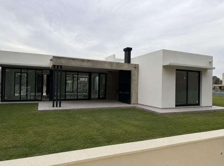 Casa en Venta en Miralagos I de 3 Dorm. - 3