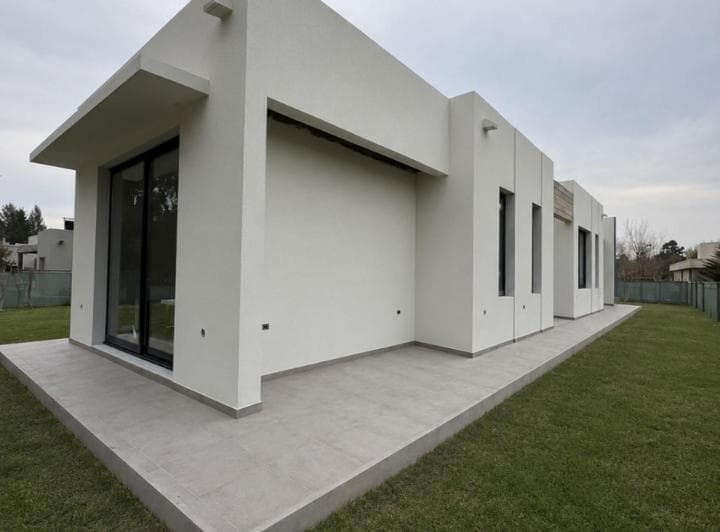 Casa en Venta en Miralagos I de 3 Dorm. - 5