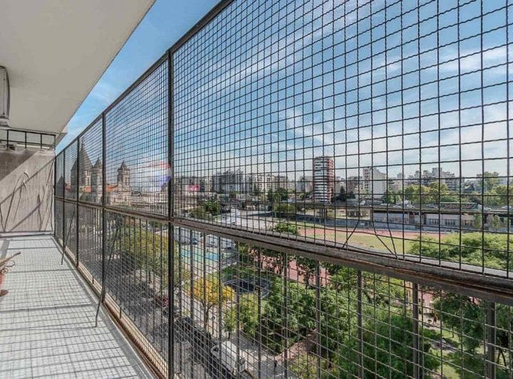 Excelente Piso Entero con Balcon en P. Chacabuco - 4