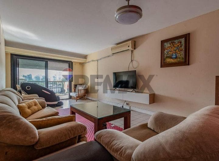 Excelente Piso Entero con Balcon en P. Chacabuco - 2
