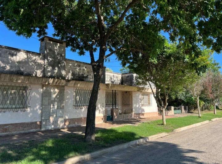 Venta/ Casa / 2Dorm. / Pileta / Lehmann - 5