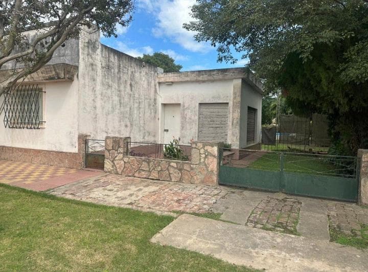 Venta/ Casa / 2Dorm. / Pileta / Lehmann - 4