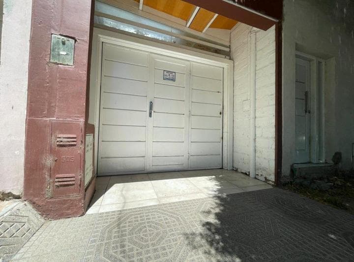 Venta Casa 4 Dorm. con Pileta, Centro Este - 2