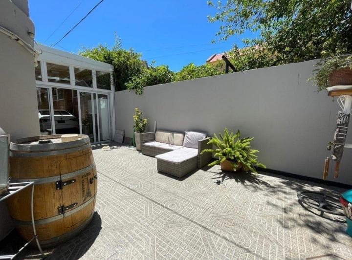 Venta Casa 4 Dorm. con Pileta, Centro Este - 4