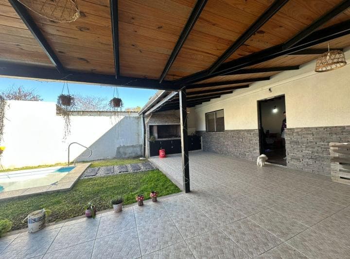 Venta Casa con Pileta en San Vicente - 2