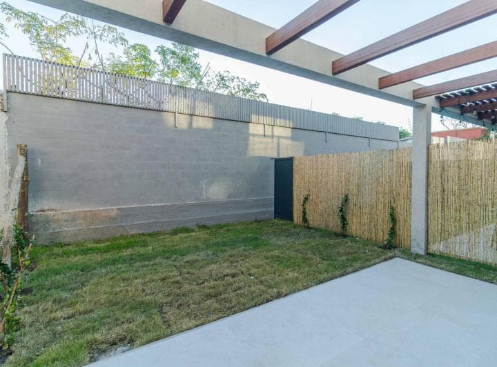 Venta Casa 3 Dorm. con Seguridad en Carrasco - 2