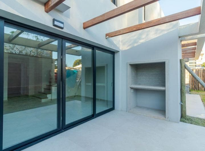 Venta Casa 3 Dorm. con Seguridad en Carrasco - 3