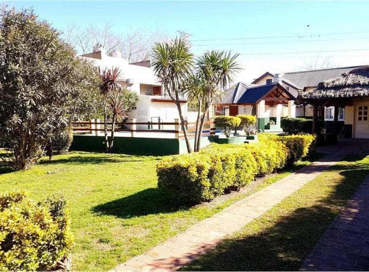 Venta Casa 6 Ambientes con Pileta Quincho en Pilar - 2