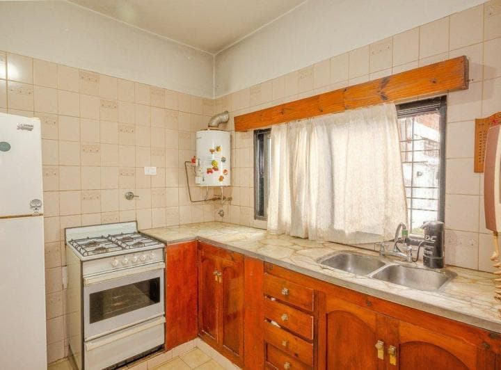 Venta Casa 3 Amb con Cochera y Parque - 5