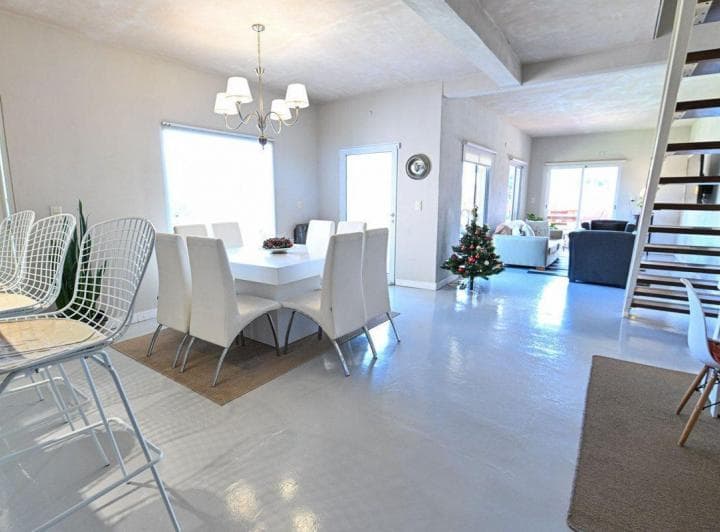 Casa 3 Dorm. - Impecable - 2