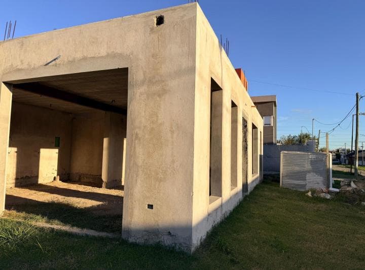 Lote con Casa a Terminar en Venta City Bell - 4