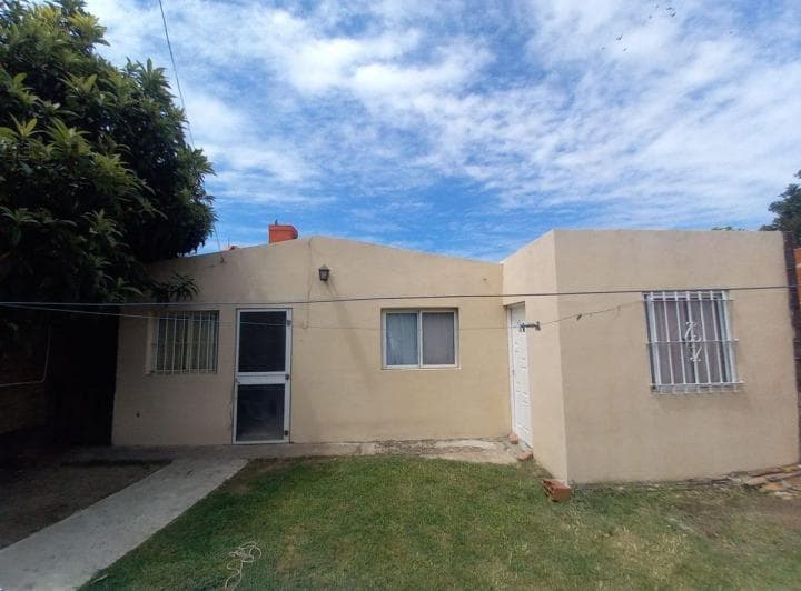 Casa 3 Dorm. en Venta con Jardín - 2