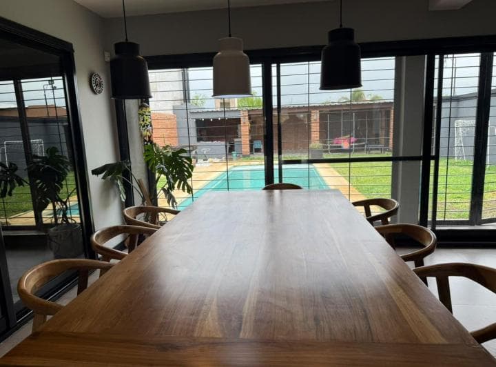 Casa Minimalista de 3 o Más Dorm. - Cocheras - Pileta - Quincho - 5