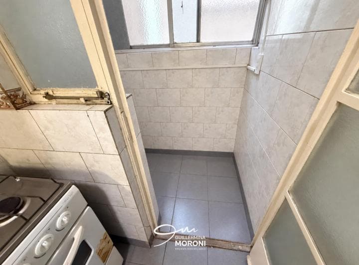 Departamento de Dos Ambientes a La Calle con Balcón, Zona Plaza Colón - 5
