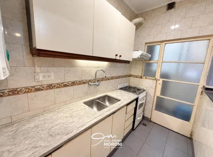 Departamento de Dos Ambientes a La Calle con Balcón, Zona Plaza Colón - 3