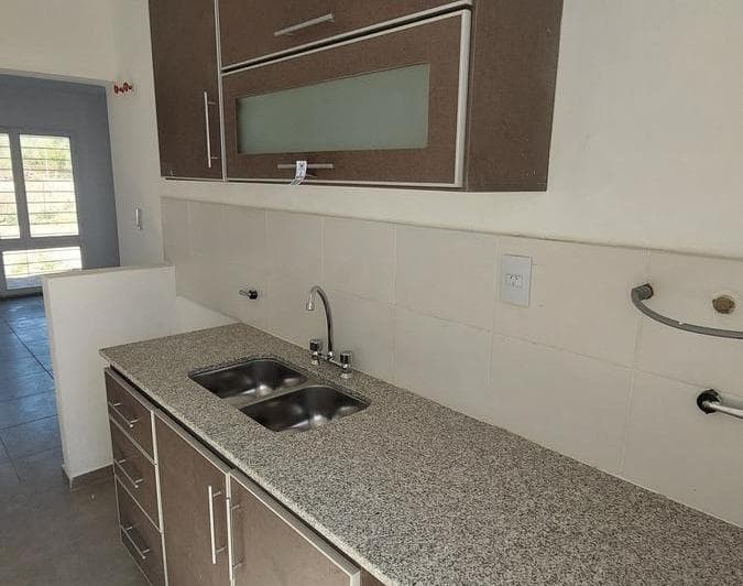 B° Alta Cba de Horizonte: Casa de 1 Dormitorio con Patio y Cochera! - 5