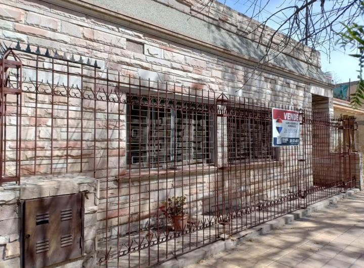 Remax Vende: Casa con Galpón Excelente Oportunidad - 2