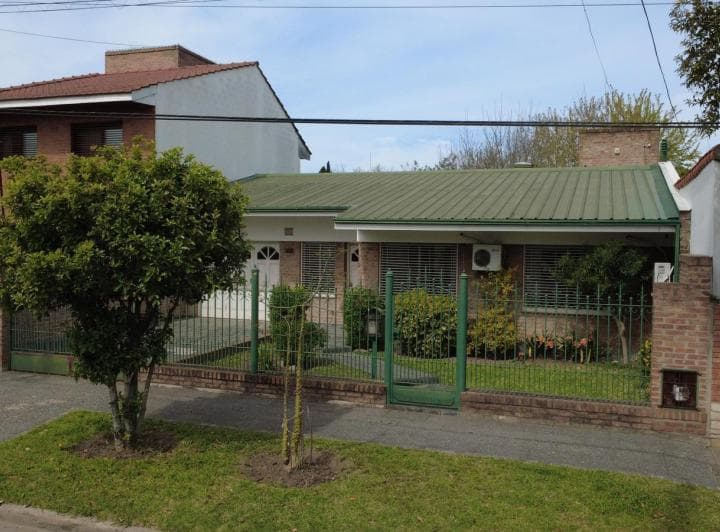 Venta Casa con Jardin en Adrogue - 2