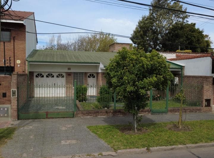 Venta Casa con Jardin en Adrogue - 3