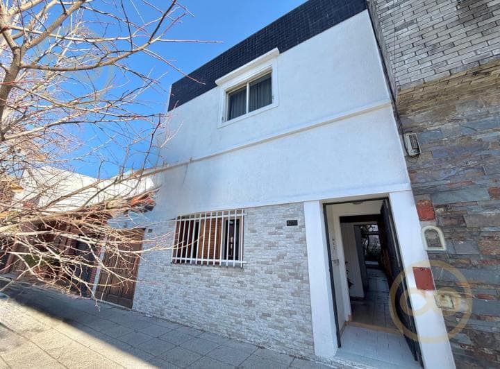 Venta Casa en Lote Propio con Cochera, Terraza Villa Pueyrredón - 3