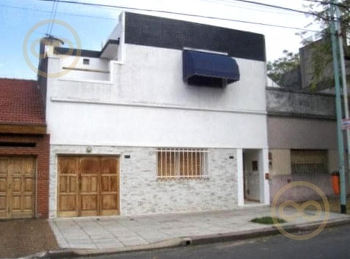Venta Casa en Lote Propio con Cochera, Terraza Villa Pueyrredón - 2