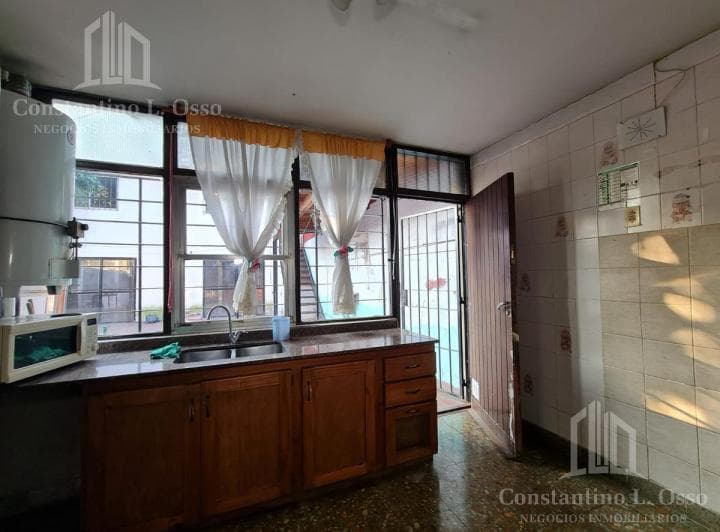 Hermosa Casa en Venta - Burzaco - 4