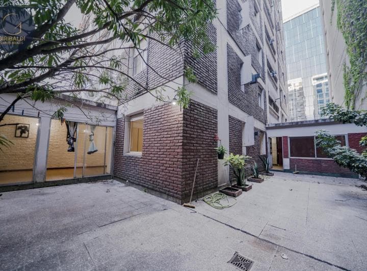 En Venta Departamento 3 Ambientes con Gran Patio en Av del Libertador 5700 - 2