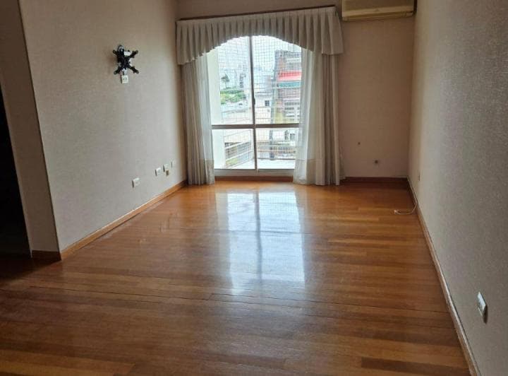 Cuatro Ambientes Al Frente con Cochera Cubierta Pileta Solarium Seguridad 24 Hs. Todo Sol Piso Alto - 5