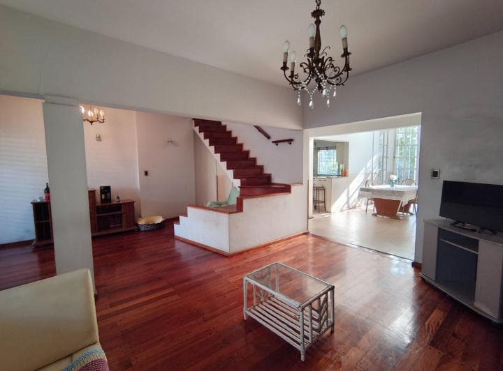 Casa 4 Amb en Venta Morón 3 Baños Jardin Cocheras - 2