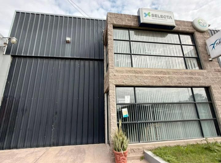 Alquiler Industrial - 3 Naves + Oficinas y Terreno - 5