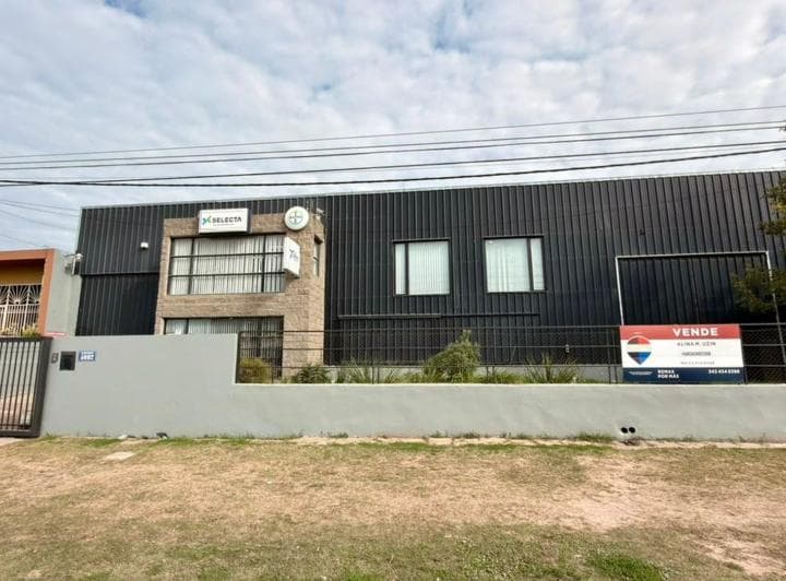 Alquiler Industrial - 3 Naves + Oficinas y Terreno - 2