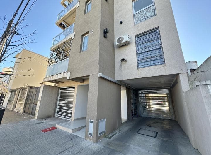 Departamento en Venta de 2 Dorm. en Suite. Balcón Terraza. Centro Zárate - 2