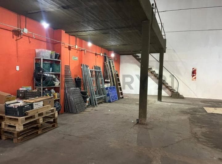 Venta Deposito con Vivienda Parque Patricios 8.66 X 23 - 5