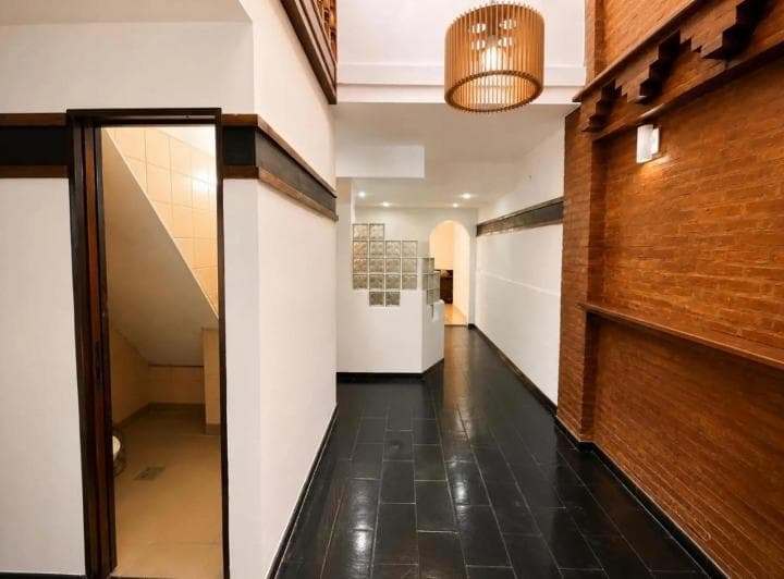 Triplex en Venta Frente a Estación Don Bosco con Cochera, Totalmente Reciclado - 3