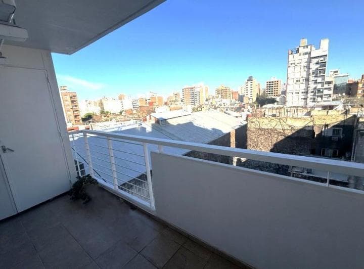 Departamento Buenos Aires 1918. 4° Piso. Balcón. Av Pellegrini. Facultades. Lavadero - 4