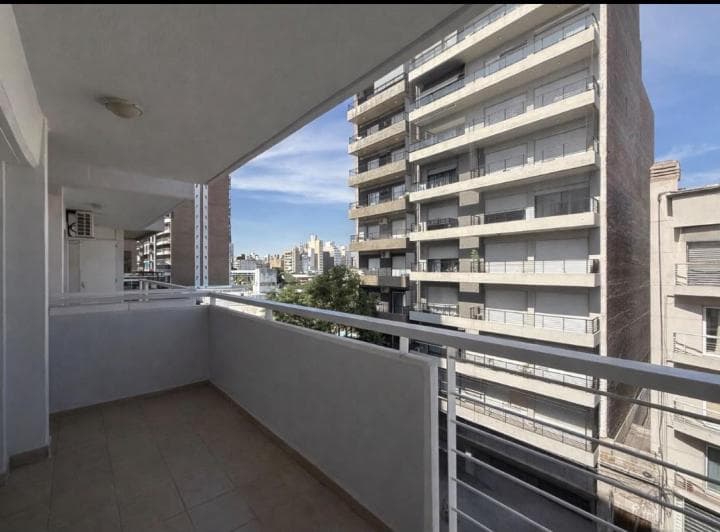 Departamento Buenos Aires 1918. 4° Piso. Balcón. Av Pellegrini. Facultades. Lavadero - 3